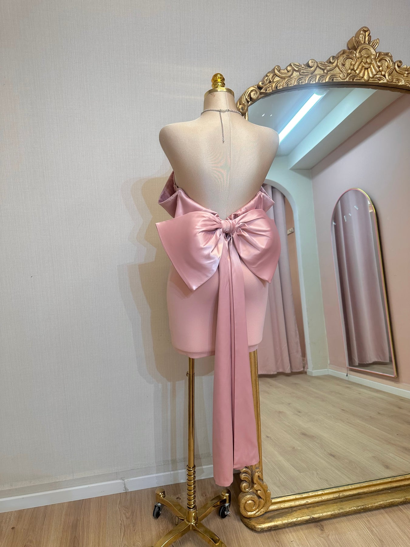 VESTIDO ROSA STRAPLE MOÑO ESPALDA – Hollywear